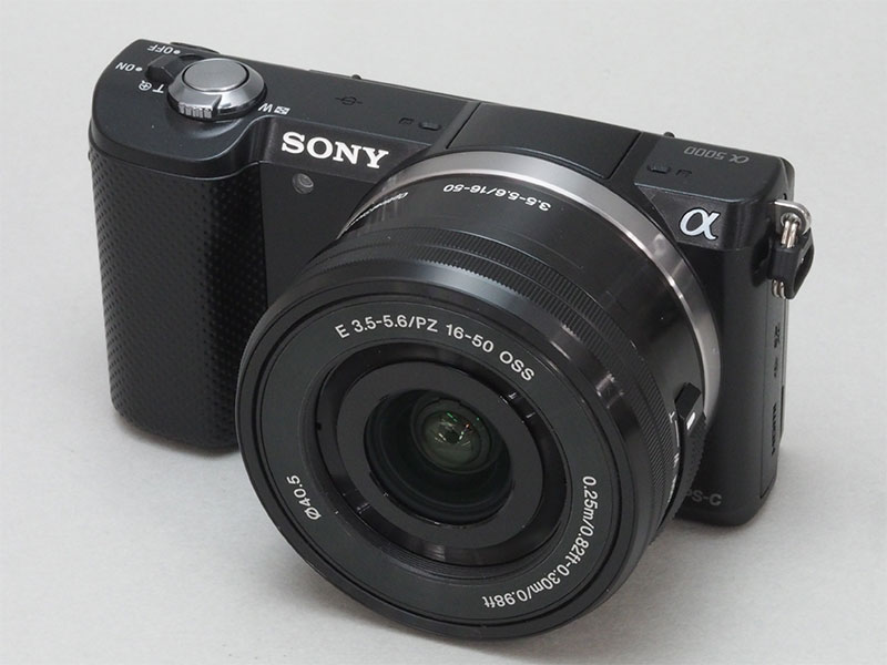 フルオートで楽しく撮れる“世界最軽量”ミラーレス ソニー「α5000」（1