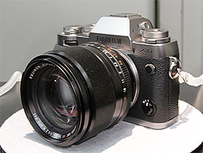 富士フイルムこだわりの新色「X-T1 グラファイトシルバー エディション