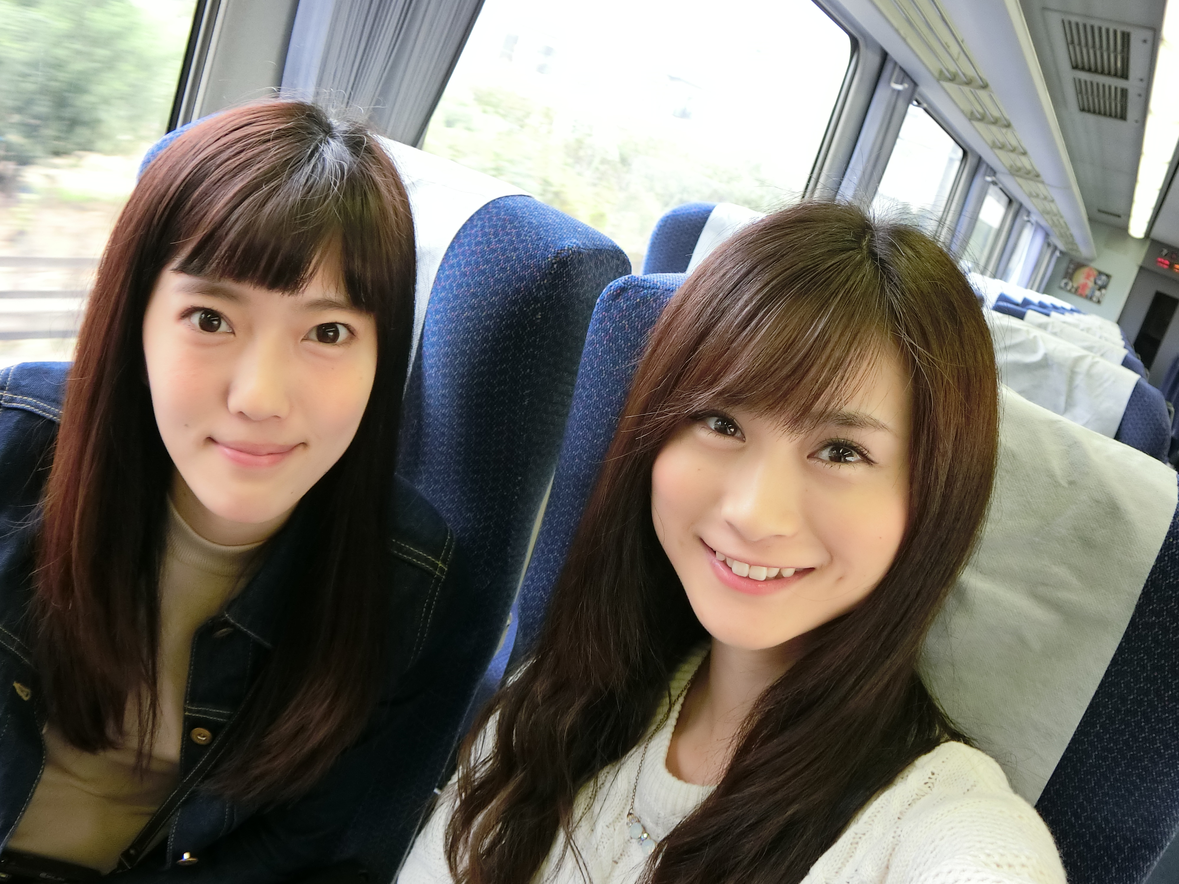 自撮りが楽しいカシオ「EX-ZR3000」を美女2人に使ってもらったら（1/4