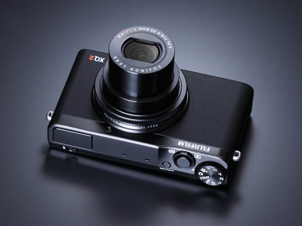 高速AFが魅力、ポケットサイズの高級コンパクト――富士フイルム