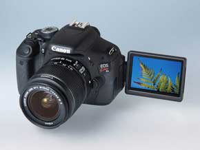 バリアングル対応の一眼レフ入門機――キヤノン「EOS Kiss X5」（1/3