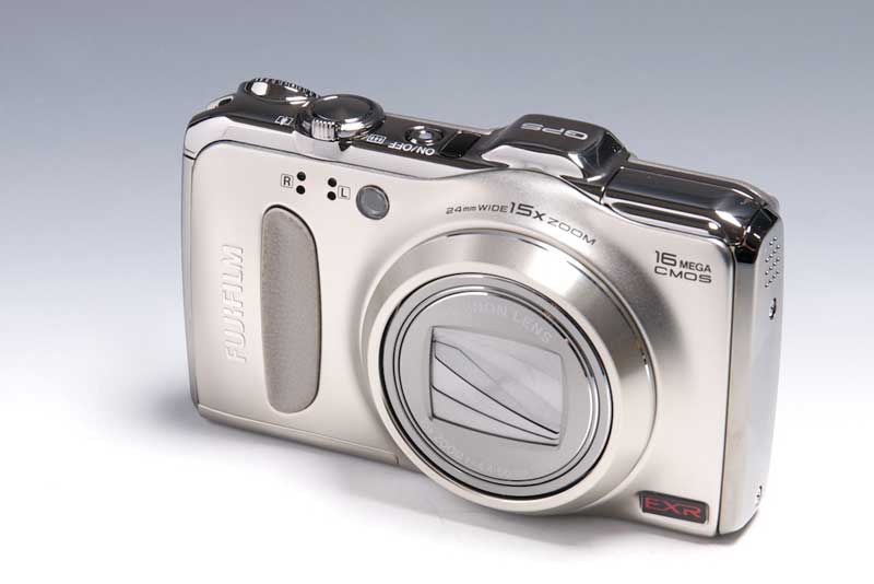 EXRな新センサーで“大逆襲” 富士フイルム 「FinePix F550EXR」（1/4