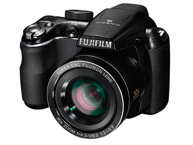 富士フイルム、乾電池が使える30倍ズーム機「FinePix S4000