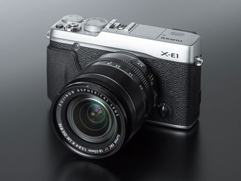 小型軽量になった高精細描写のフィルムカメラ風ミラーレス――富士