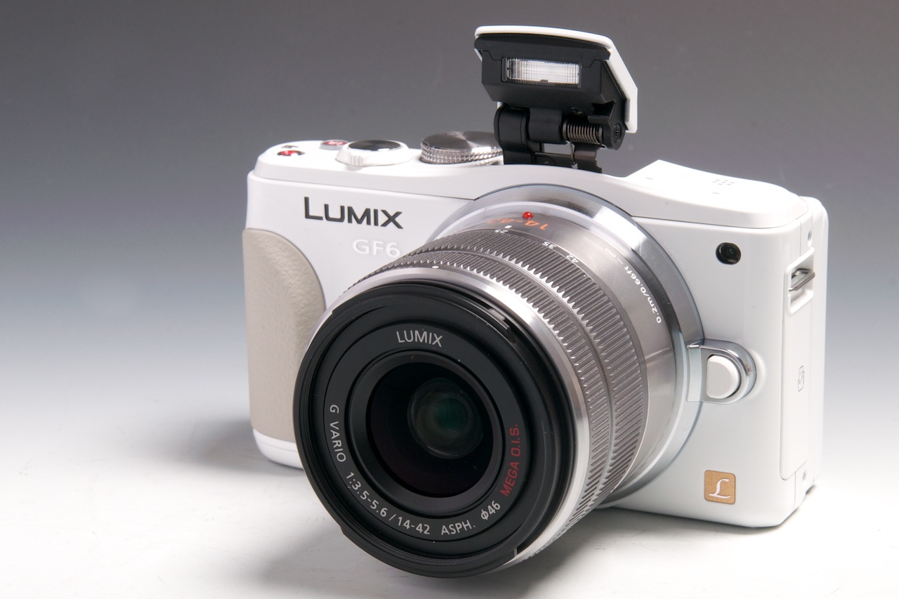 チルト液晶にWi-Fi、そして料理認識 楽しい方向へ大幅進化 LUMIX「DMC