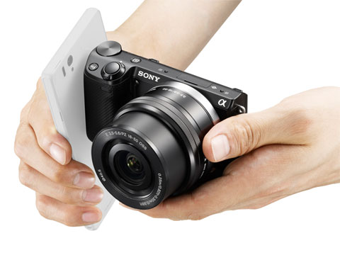 ソニー、スマホとの親和性を高めたNFC対応ミラーレス「NEX-5T