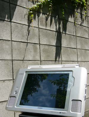 1万円アップで“かゆい所に手が届く”お風呂テレビ「XF-1000」：レビュー