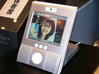 ブロードバンド時代の黒電話”、「フレッツフォン」が正式デビュー（1/2