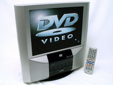 DVD内蔵15型液晶TVが7万9800円――バイ・デザインが車載対応DVD一体型TV