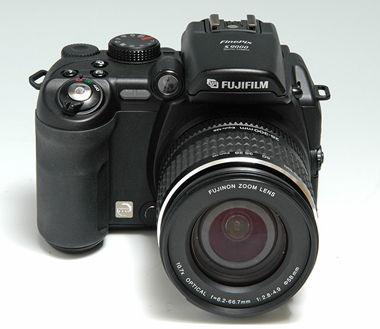 デジ一眼より実用的な“ネオ一眼”――FinePix S9000：レビュー（1/5