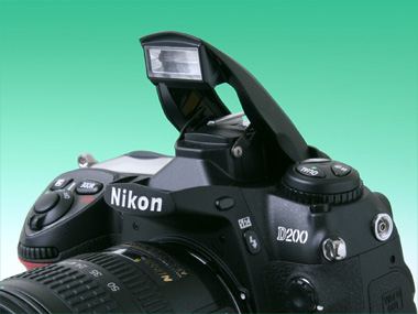 1020万画素で20万円を切るデジ一眼――ニコン「D200」：レビュー（1/5