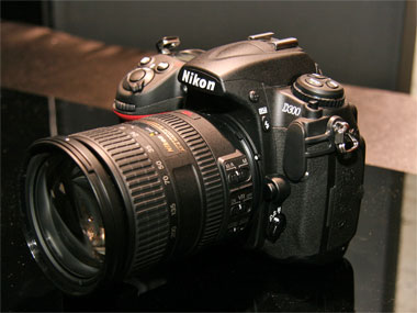 ニコン、DXフォーマット最上位のデジ一眼「D300」 - ITmedia NEWS