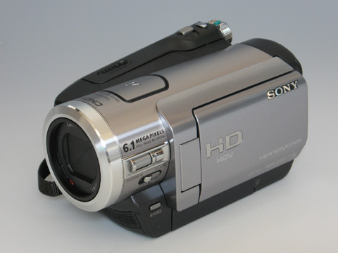 ソニー対キヤノン”の軍配は？ HDVカメラの最新2機種を比較する（前編