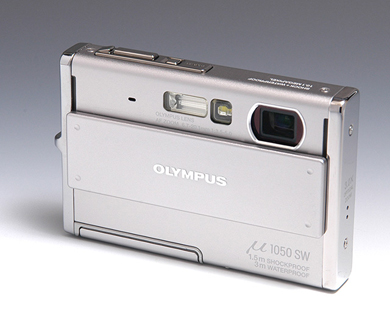 たたいてパシャリ」の楽しさ――オリンパス「μ1050SW」（1/5 ページ