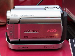 お洒落に携帯するHDDムービー、ビクター「GZ-MG330」登場 - ITmedia NEWS