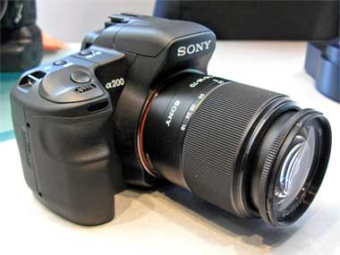 ISO 3200の高感度撮影可能なα100後継、「α200」 - ITmedia NEWS