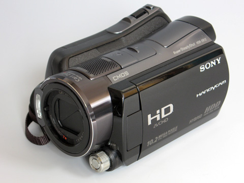 コンパクトボディに注目、高画質化＆大容量HDDハンディカム――ソニー