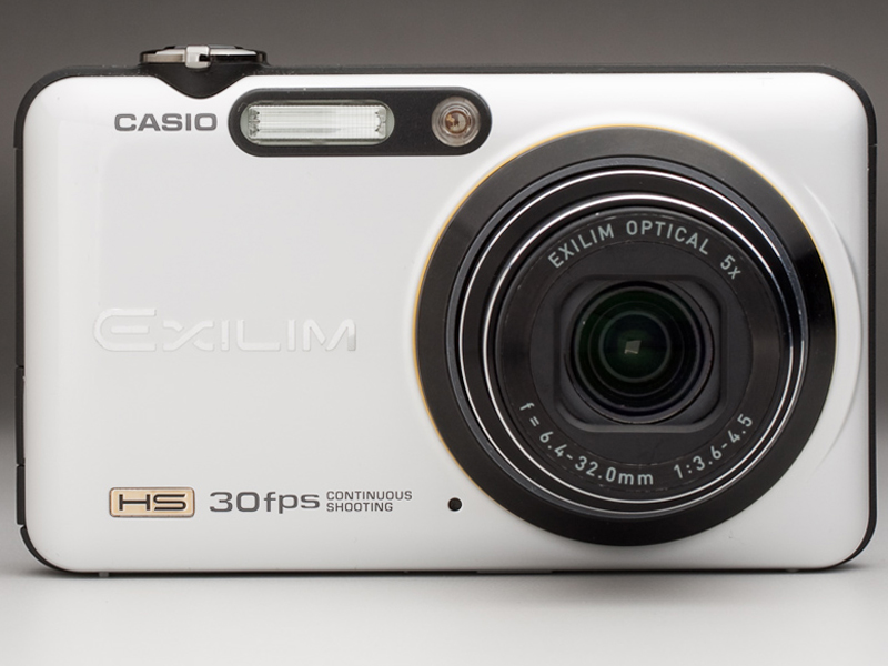 瞬間を手に入れる高速連写 カシオ「EX-FC100」：3万円台で買える