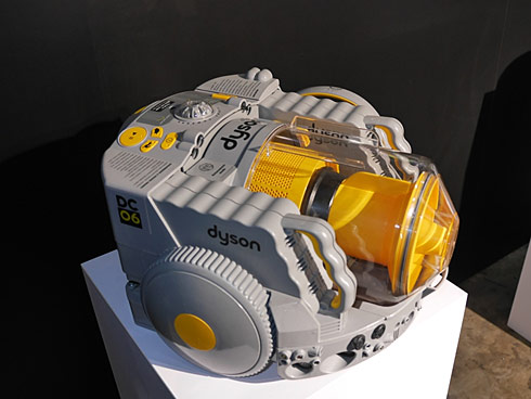 ダイソン、ロボット掃除機「360 Eye」を発売――専用アプリで仕事っ