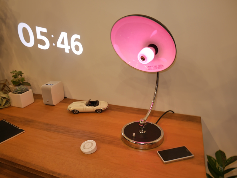 ソニーの「LED電球スピーカー」が明るくカラフルになって新登場――2台で