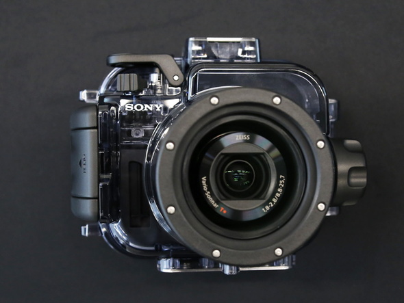ソニー、「RX100」シリーズ用の耐圧水深40m防水ハウジングケースを発表