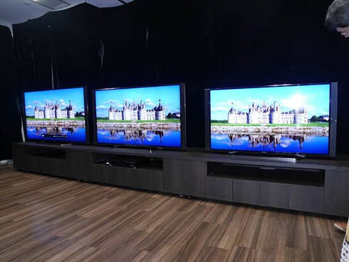 パナソニックが目指した“最高峰のリビングテレビ”とは？ 1.8倍も明るく