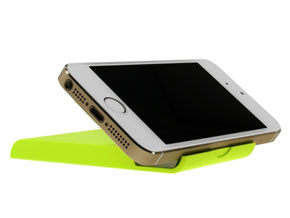 これでスタンドを持ち歩く必要はなくなるね――「2in1 スマホスタンドに