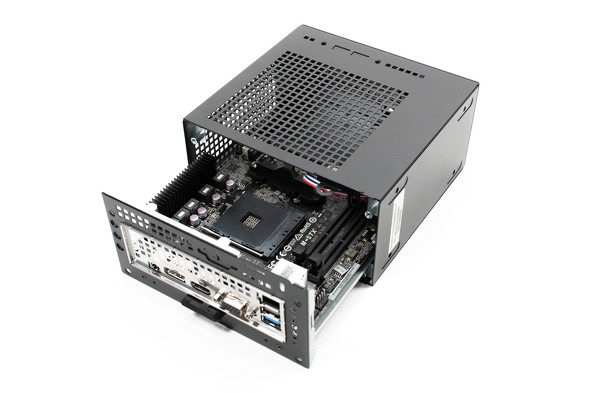 コンパクトでハイパフォーマンス！ ASRock「DeskMini X300」で「Ryzen