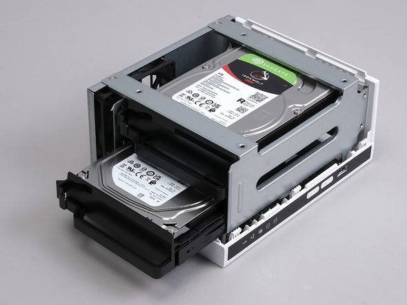 新生活に彩りを QNAPの新型NAS「TS-233」とSeagate のNAS用HDD