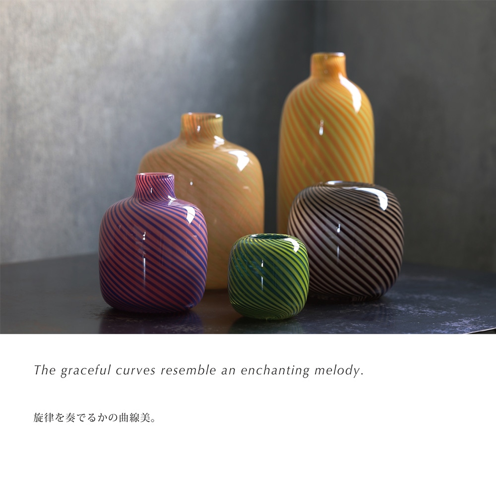 洗練されたストライプ模様と重厚感あふれる分厚いガラスのフラワー