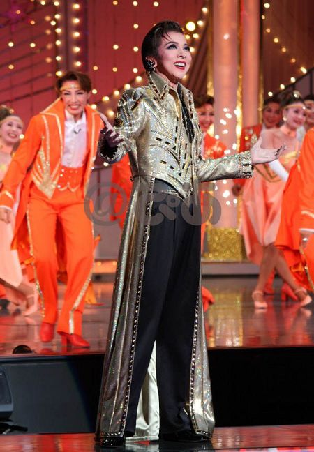 宝塚らしい夢のある作品」霧矢大夢が月組公演をアピール | チケット