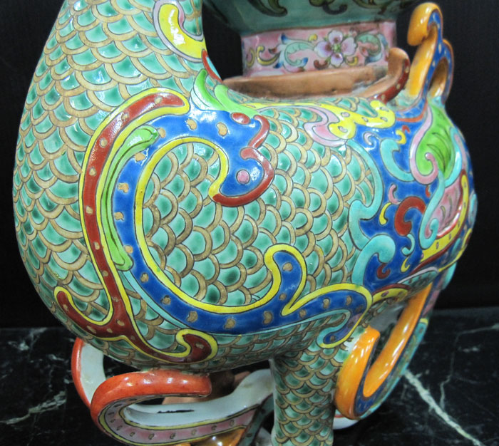 景徳鎮 十錦 動物飾り壺（1対） 【商品番号m-ke2028】