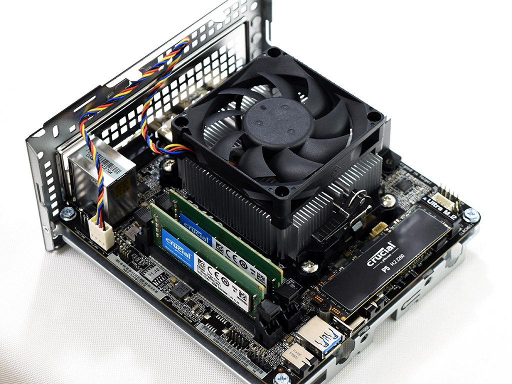 初心者でも出来る！ 自作PCの組み立て方。 ASRock DeskMini X300でやっ