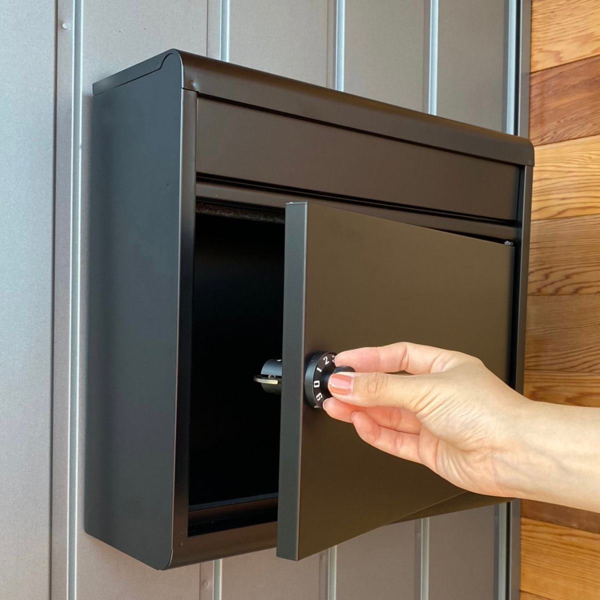 楽天市場】郵便ポスト 片手で開閉ポスト ダイヤル錠付 横開き 壁掛け