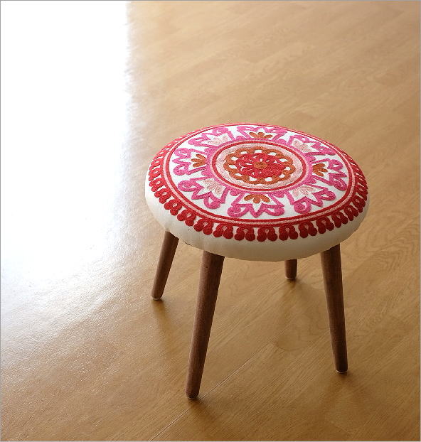 楽天市場】スツール かわいい おしゃれ 刺繍 高さ40cm 低め 木製