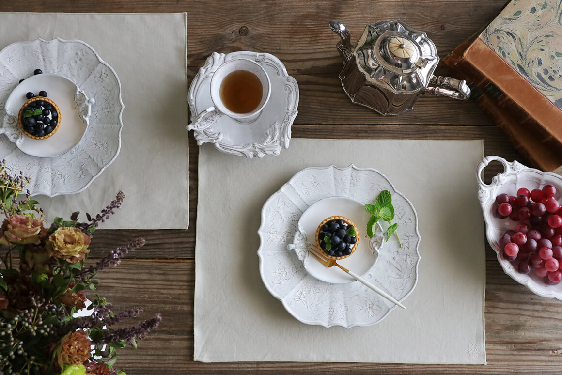 楽天市場】撥水 プレースマット ベージュ Sarah Grace モノグラム