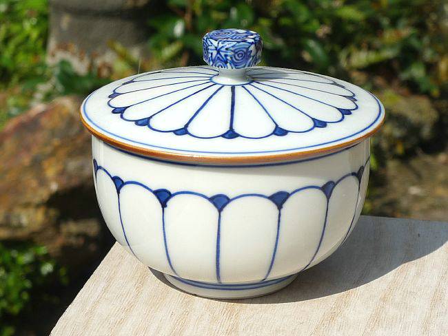 染付菊割蓋付汲出碗 陶峰 - 京焼清水焼 松韻堂