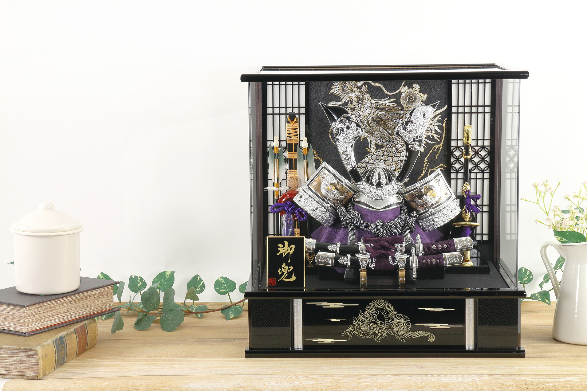 五月人形 アクリルケース飾り【P99201】 「イブシ銀」を取り入れた重厚