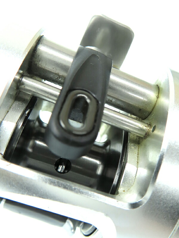 SHIMANO】シマノ『12カルカッタ100 右ハンドル』02831 ベイトリール 1