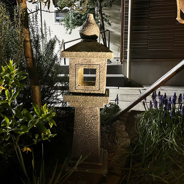 楽天市場】灯篭 石灯篭 光る ソーラー 石 灯篭 とうろう 和風 灯籠 中