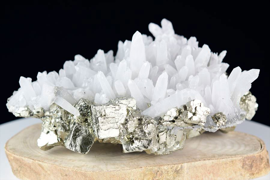 楽天市場】◇水晶共生◇動画あり パイライト 黄鉄鉱 クラスター 原石