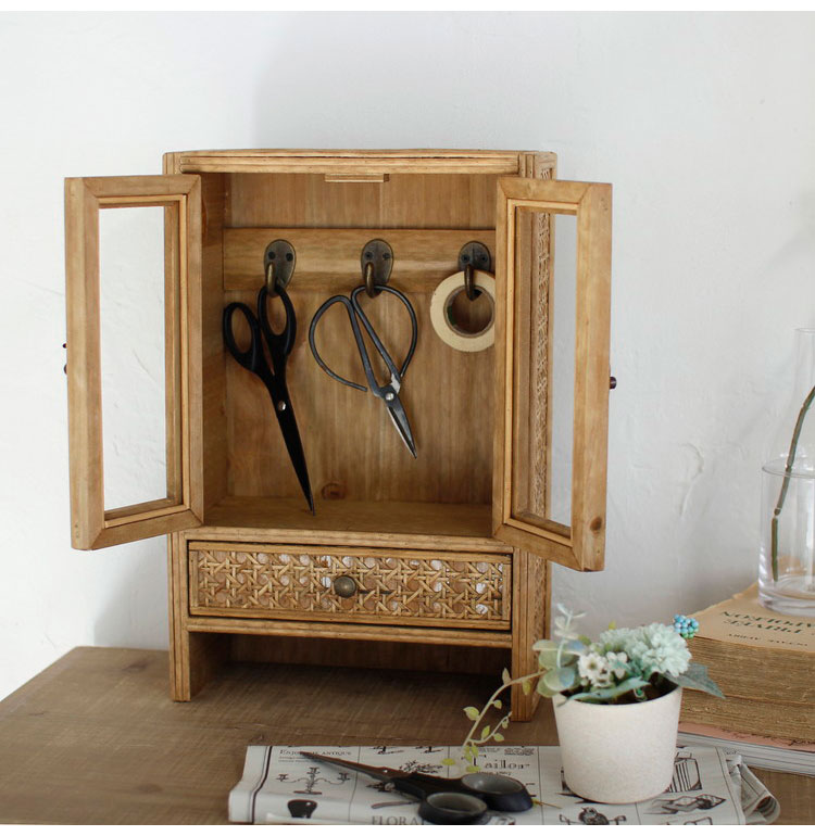 楽天市場】ラタン ガラス扉付き ミニキャビネット フック 引出し