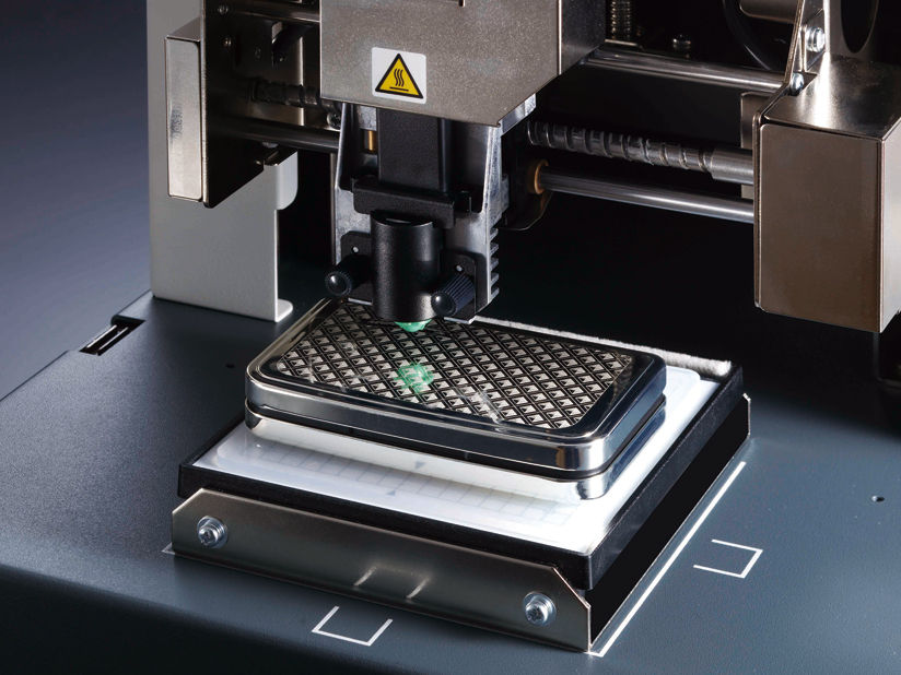 金属、貴金属、樹脂に写真やイラスト、文字を鮮明に打刻プリント。画期