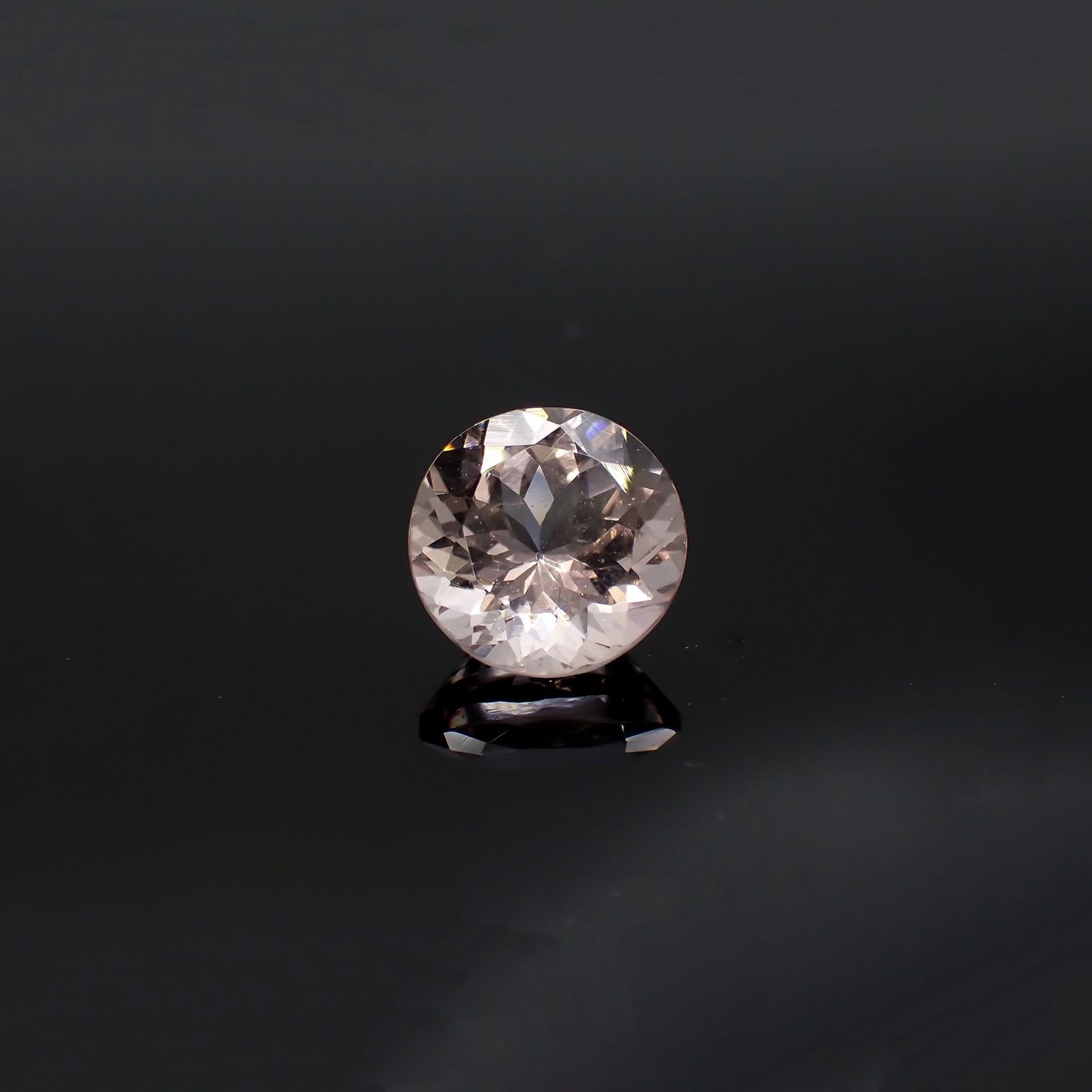 モルガナイト(宝石名モルガナイト)ナイジェリア産 識別済 1.94ct / 8.1