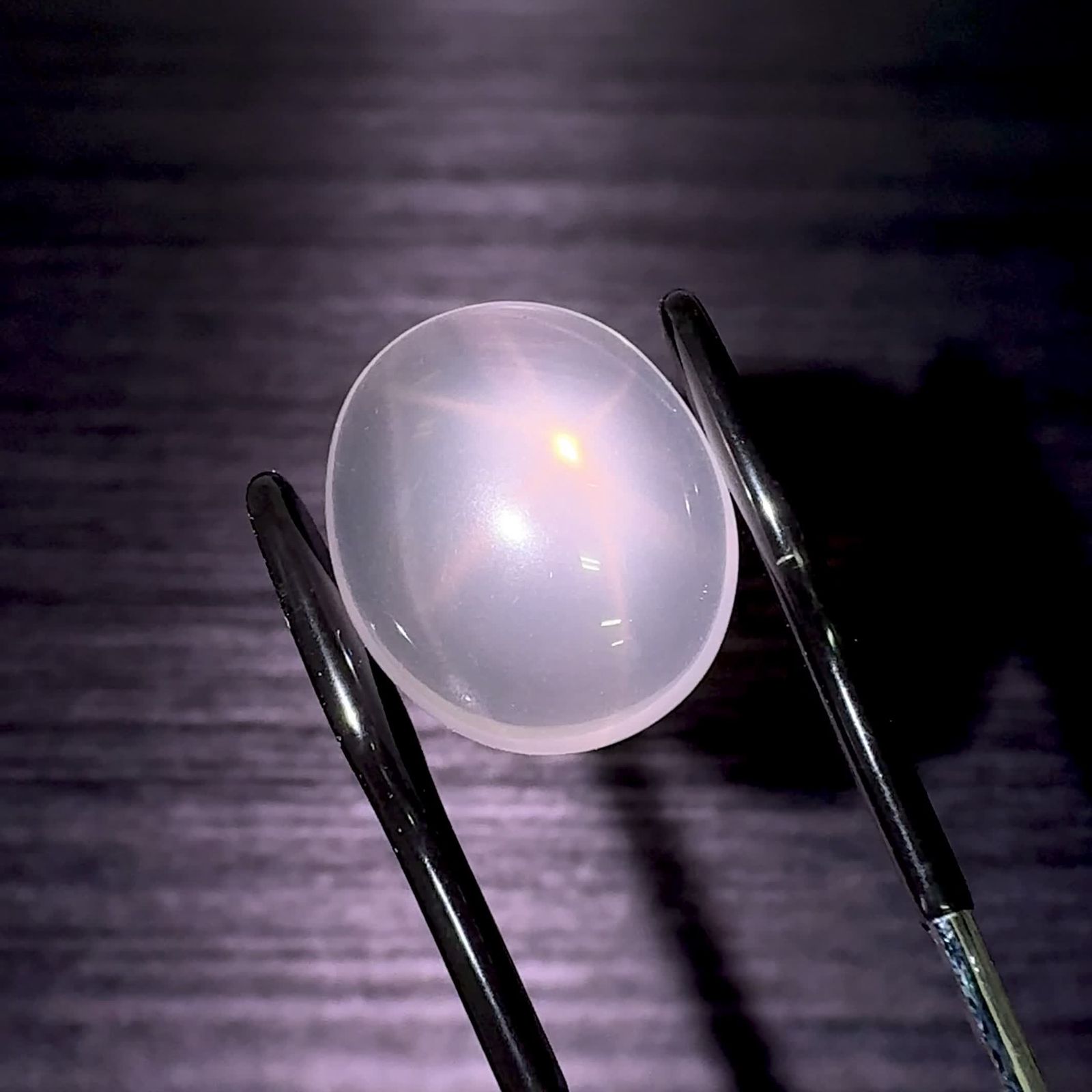 ローズクォーツのすべて｜柔らかなピンク色と力強い原石の魅力 | TOP