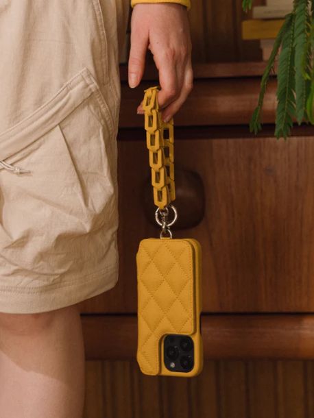 お洒落女子が愛用！DEMIUの【スマホストラップ】が今大人気！ | ADDICT