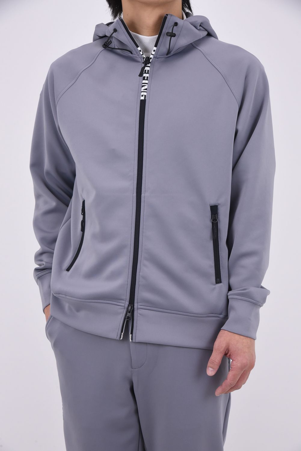 ブリーフィング オリーブ色フーディーとパンツセット ブリーフィング