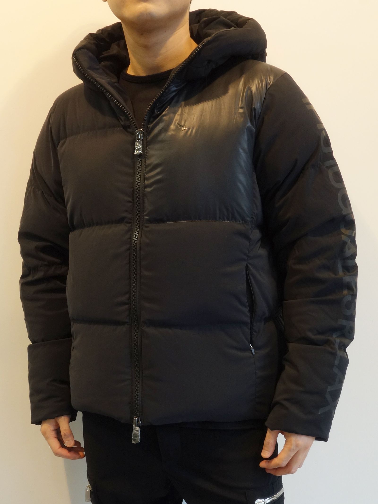 1PIU1UGUALE3 RELAX - 袖ロゴリラックスダウンジャケット / uso-22066