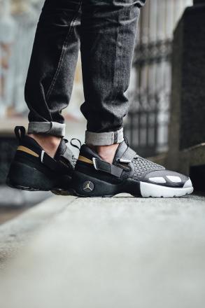 国内2月11日発売予定】 ナイキ ジョーダン トランナー LX BHM ブラック