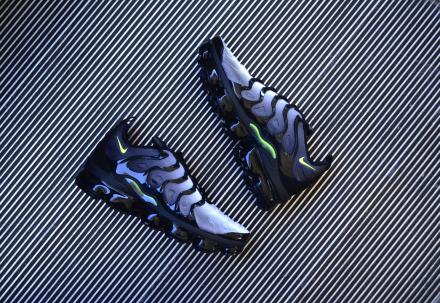 国内4月1日発売予定】 ナイキ エアヴェイパーマックス プラス 全2色